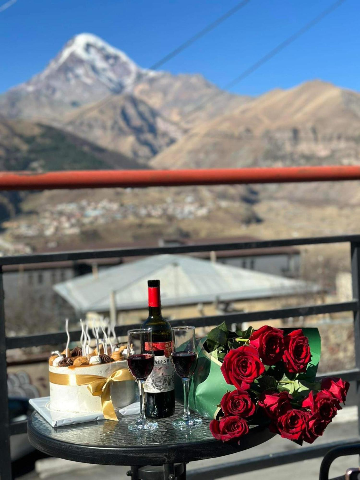 Mate'S Home Kazbegi Exteriör bild